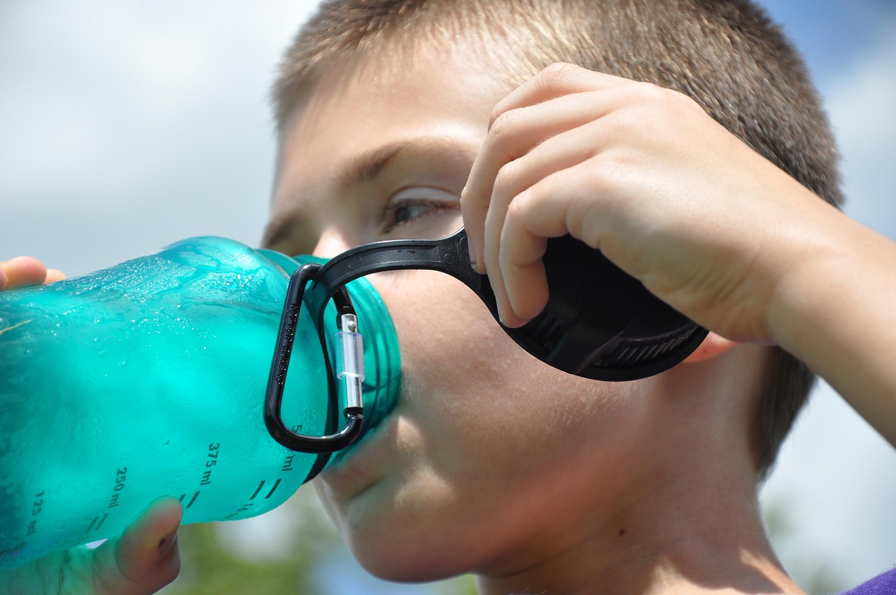 thirst, water bottle, hydrate, water, bottle, drink, liquid, healthy, plastic, refreshing, blue, natural, wet, cold, sum
