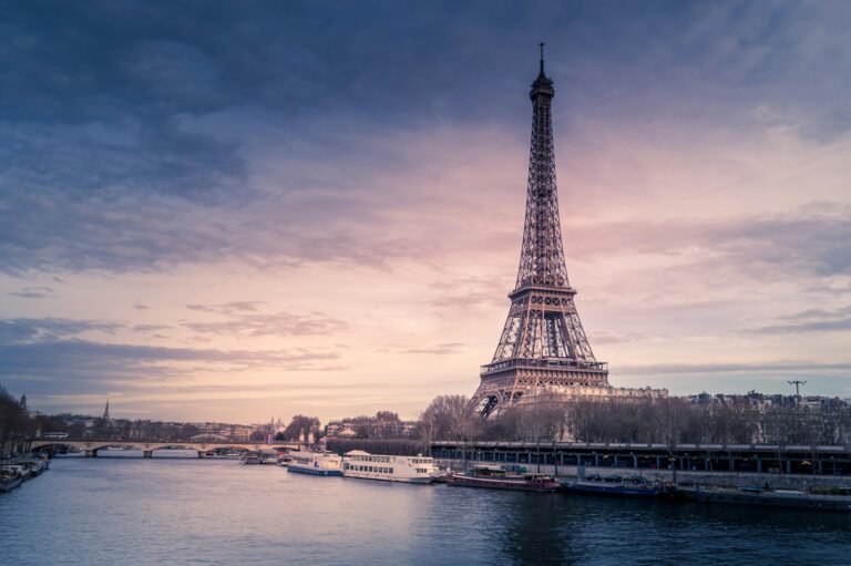 Paris Travel Guide: What to See, Eat, and Avoid (Practical Tips)