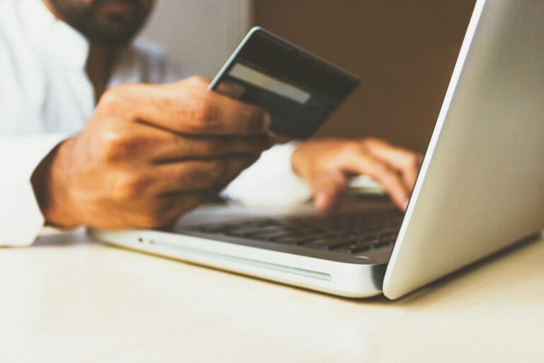 Best Travel Credit Cards with No Foreign Transaction Fees (2025)