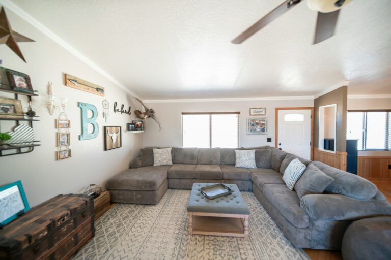 Couchsurfing vs House Sitting vs Hostels: Which Saves More Money?