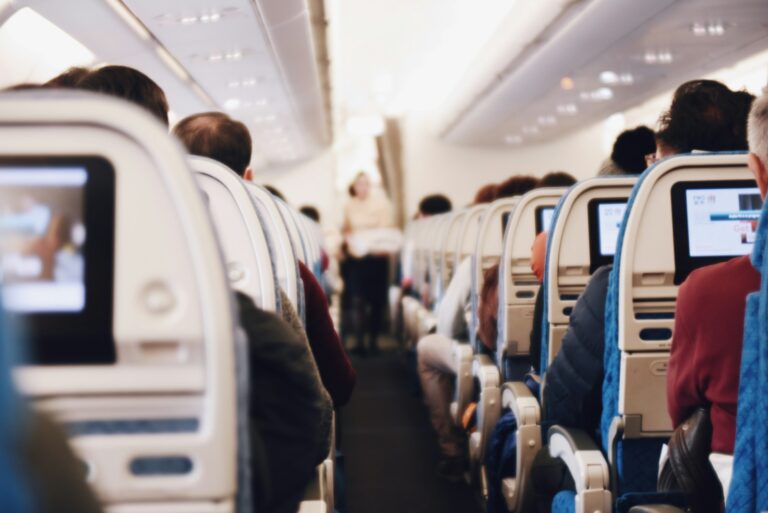 Best Noise Cancelling Headphones for Travel: A Practical Comparison